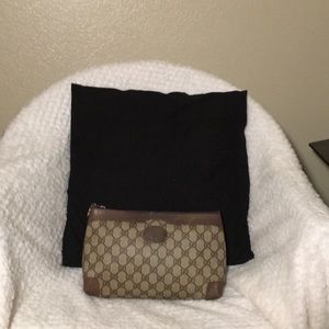 AUTHENTIC GUCCI CLUTCH.